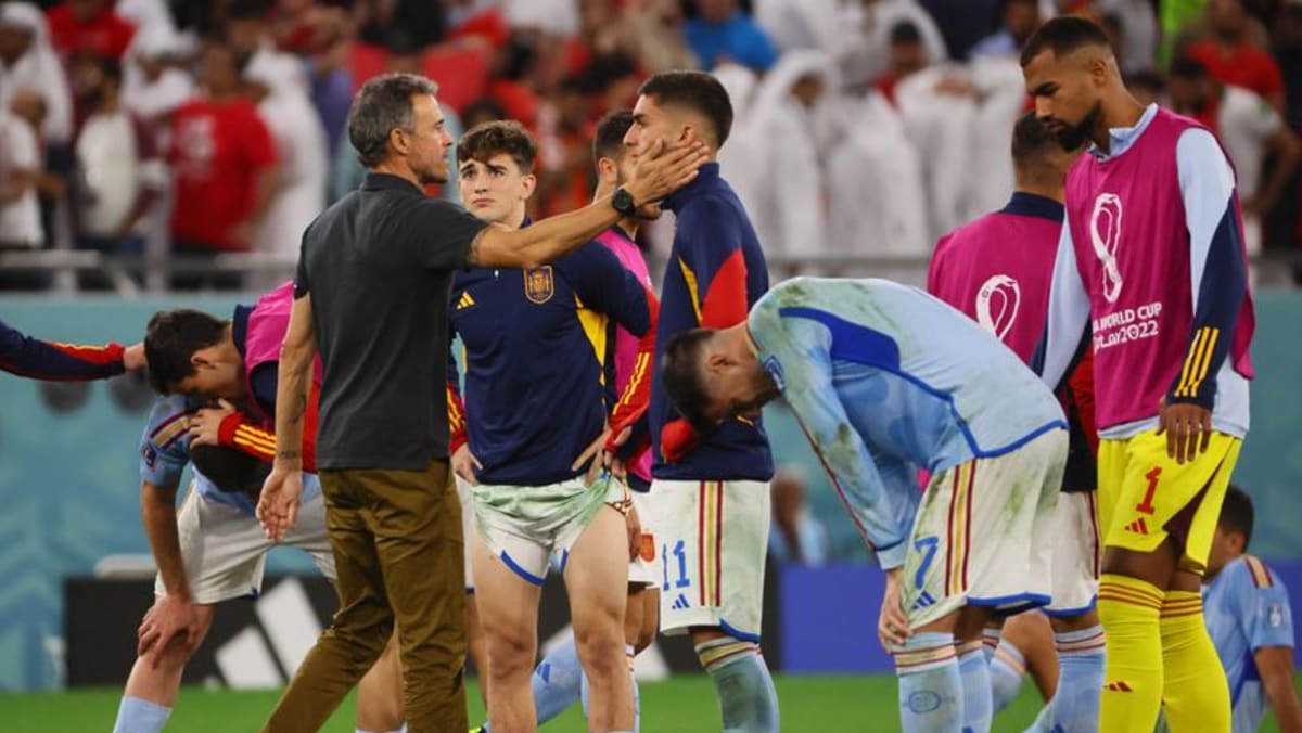 El español Luis Enrique elogia a su joven equipo por cumplir con su plan