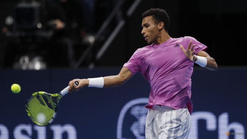 Alcaraz makes winning start in Paris, De Minaur stuns Medvedev Alcaraz makes winning start in Paris, De Minaur stuns Medvedev