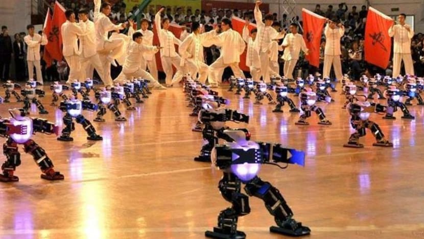 300 robot buat persembahan Kung Fu secara serentak!