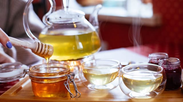 蜂蜜有助止咳　感冒吃药不宜喝