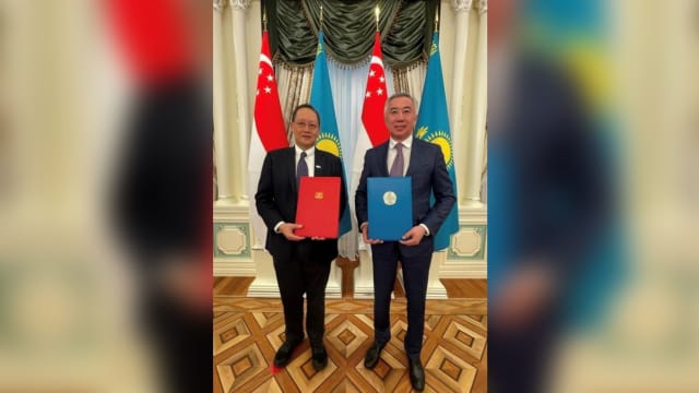 我国同哈萨克斯坦签署协定 加强服务和投资领域合作