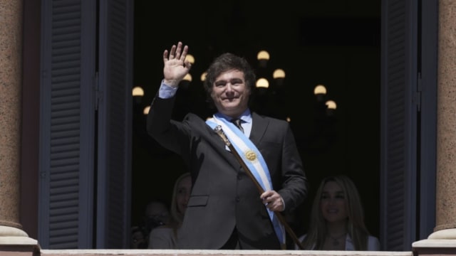 阿根廷新总统最后一次拿薪水供抽奖 笑说找到新工作