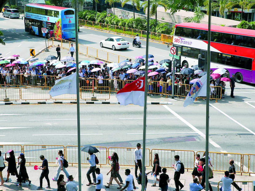 Public queuing at Padang for pay their last respects to Lee Kuan Yew on March 26, 2015. Photo: Wee Teck Hian