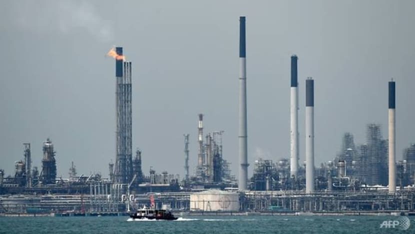 Shell didenda S$400,000 berkaitan kebakaran Pulau Bukom