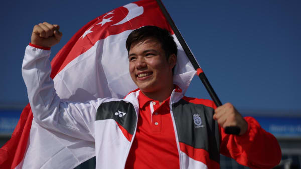 17-year-old Singaporean kitefoiler Maximilian Maeder retains world title