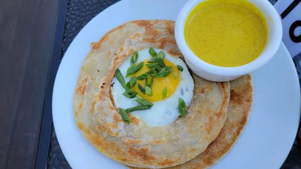 Warganet terkejut lihat roti prata telur buatan restoran SG di AS ...