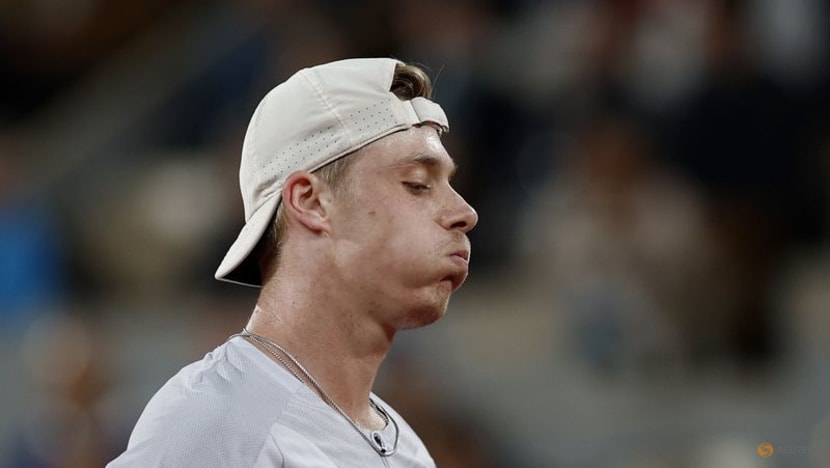 Tennis: Top seed Alcaraz pummels Shapovalov to reach fourth round 
