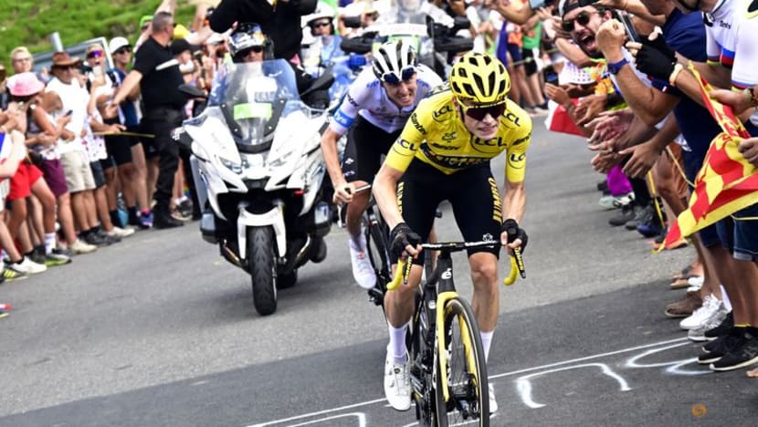 Vingegaard and Pogacar in close thriller as motorbikes spoil stage