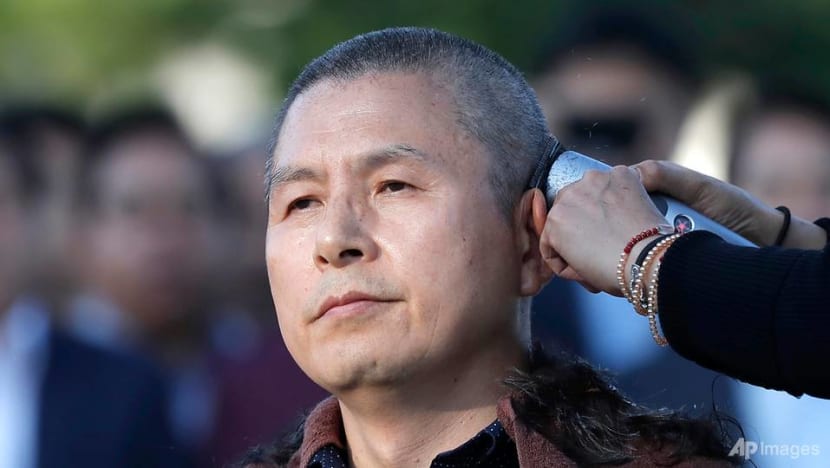 South Korea opposition party leader shaves head in protest South Korea opposition party leader shaves head in protest
