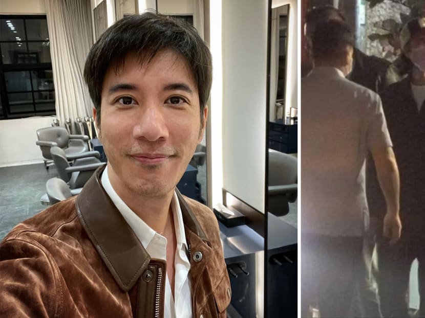 Wang Leehom Spotted At Gathering With Lin Chiling, Akira, Christine Fan & Blackie Chen