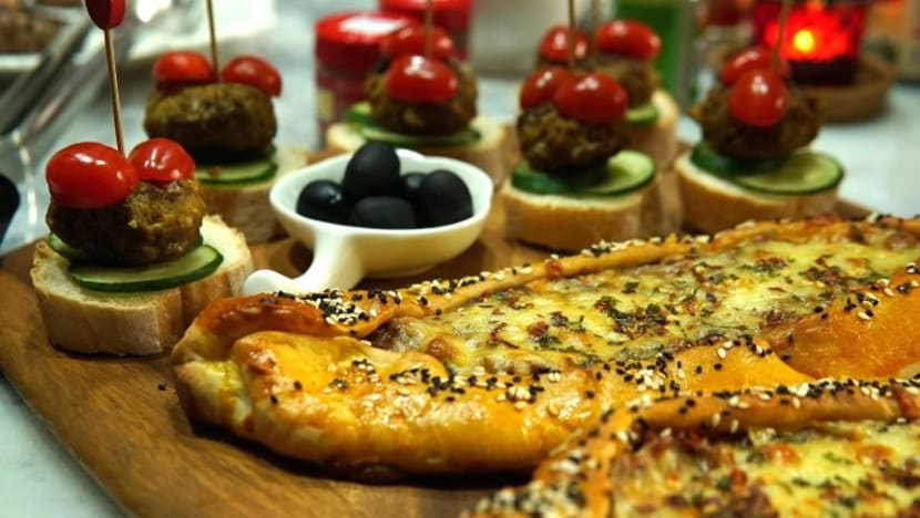 Muslim belanjakan S$1 bilion bagi makanan halal di S'pura pada 2019 Muslim belanjakan S$1 bilion bagi makanan halal di S'pura pada 2019