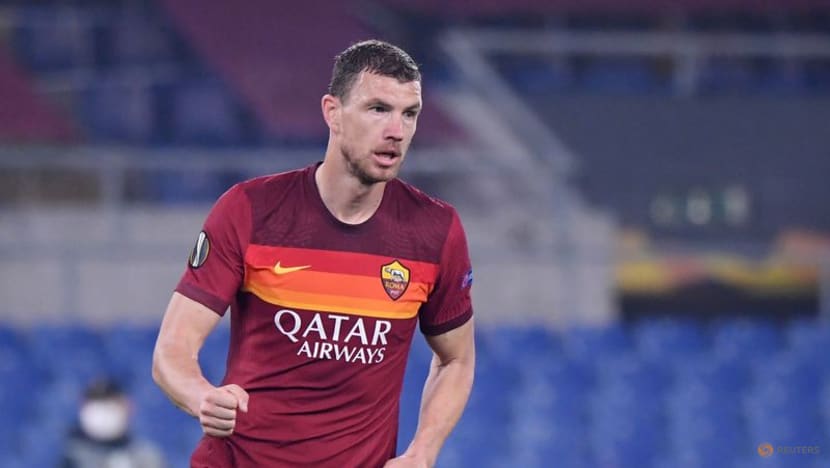 Football: Inter Milan announce double signing of Dzeko and Dumfries Football: Inter Milan announce double signing of Dzeko and Dumfries