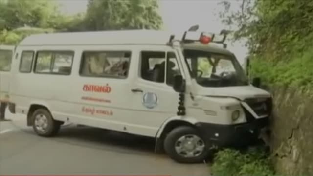 印度国防参谋长遗体运送车队半路出车祸 
