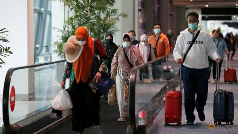 Indonesia issues UK travel ban over COVID-19 variant Indonesia issues UK travel ban over COVID-19 variant