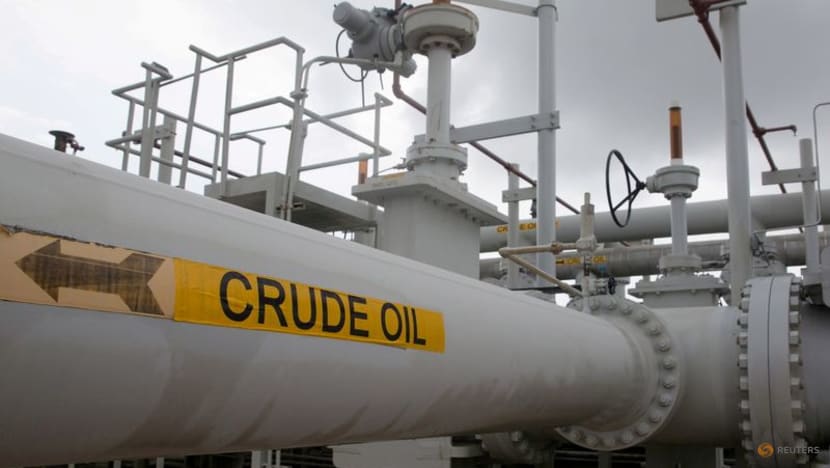 Oil prices sink again as traders use Omicron as an excuse to hit 'sell' 