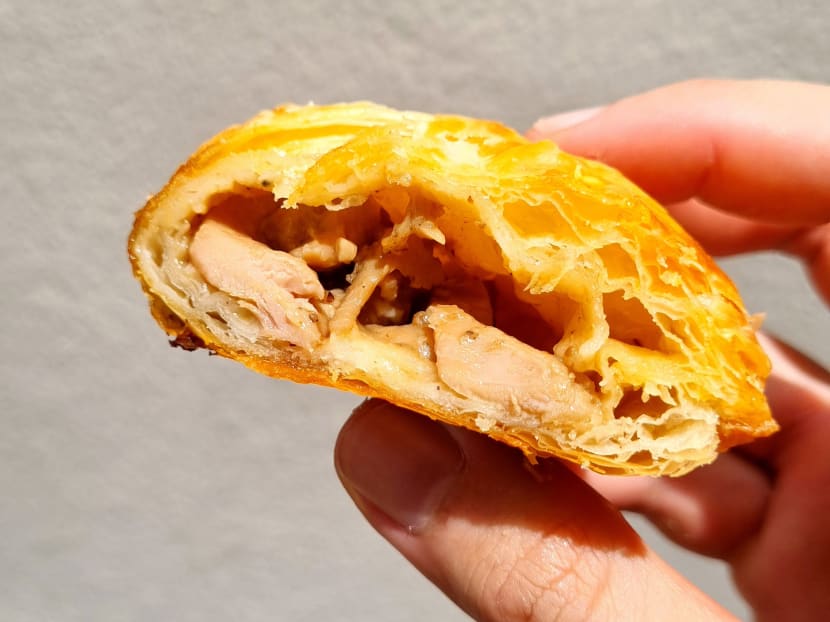 Hidden Gem Curry Puff Joint Sells Tasty Black Pepper Chicken Apple