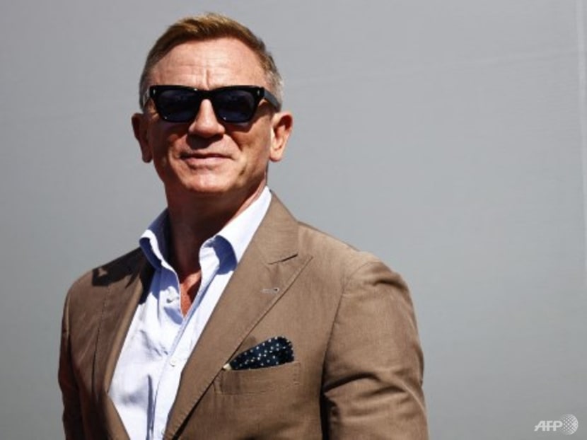 James Bond star Daniel Craig donates money to 3 UK dads walking for suicide prevention charity James Bond star Daniel Craig donates money to 3 UK dads walking for suicide prevention charity