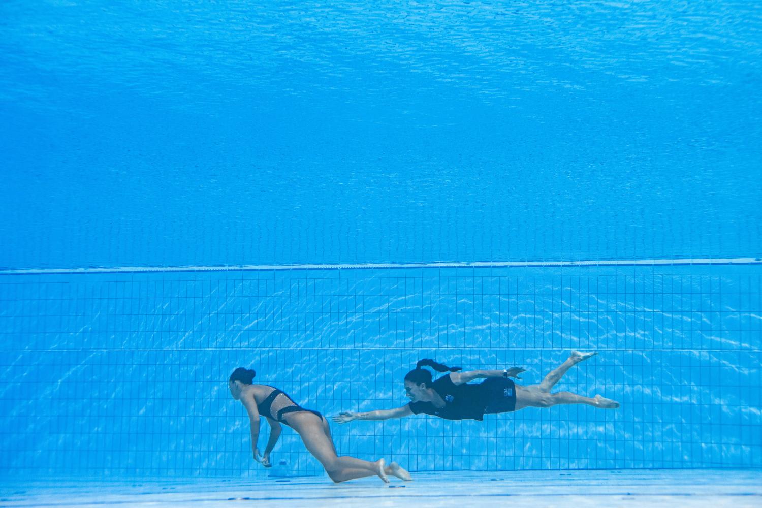 US swimmer rescued from World Championship pool after fainting US swimmer rescued from World Championship pool after fainting