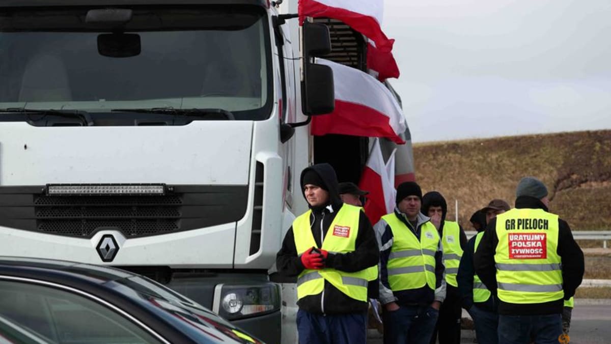 Polscy rolnicy przenoszą protesty zbożowe na granicę litewską