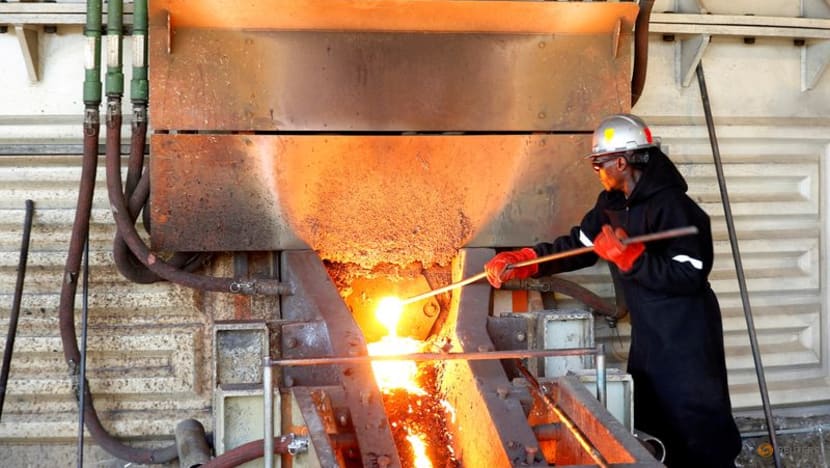 Economic slump nudges down platinum and palladium forecasts - Reuters poll Economic slump nudges down platinum and palladium forecasts - Reuters poll