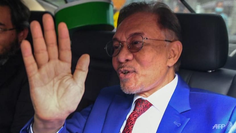 Malaysia opposition leader Anwar Ibrahim leaves Istana Negara after audience with king Malaysia opposition leader Anwar Ibrahim leaves Istana Negara after audience with king