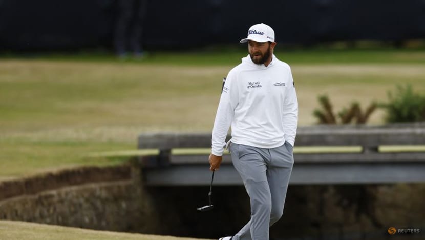 Young leads Open as Woods bids to salvage pride Young leads Open as Woods bids to salvage pride