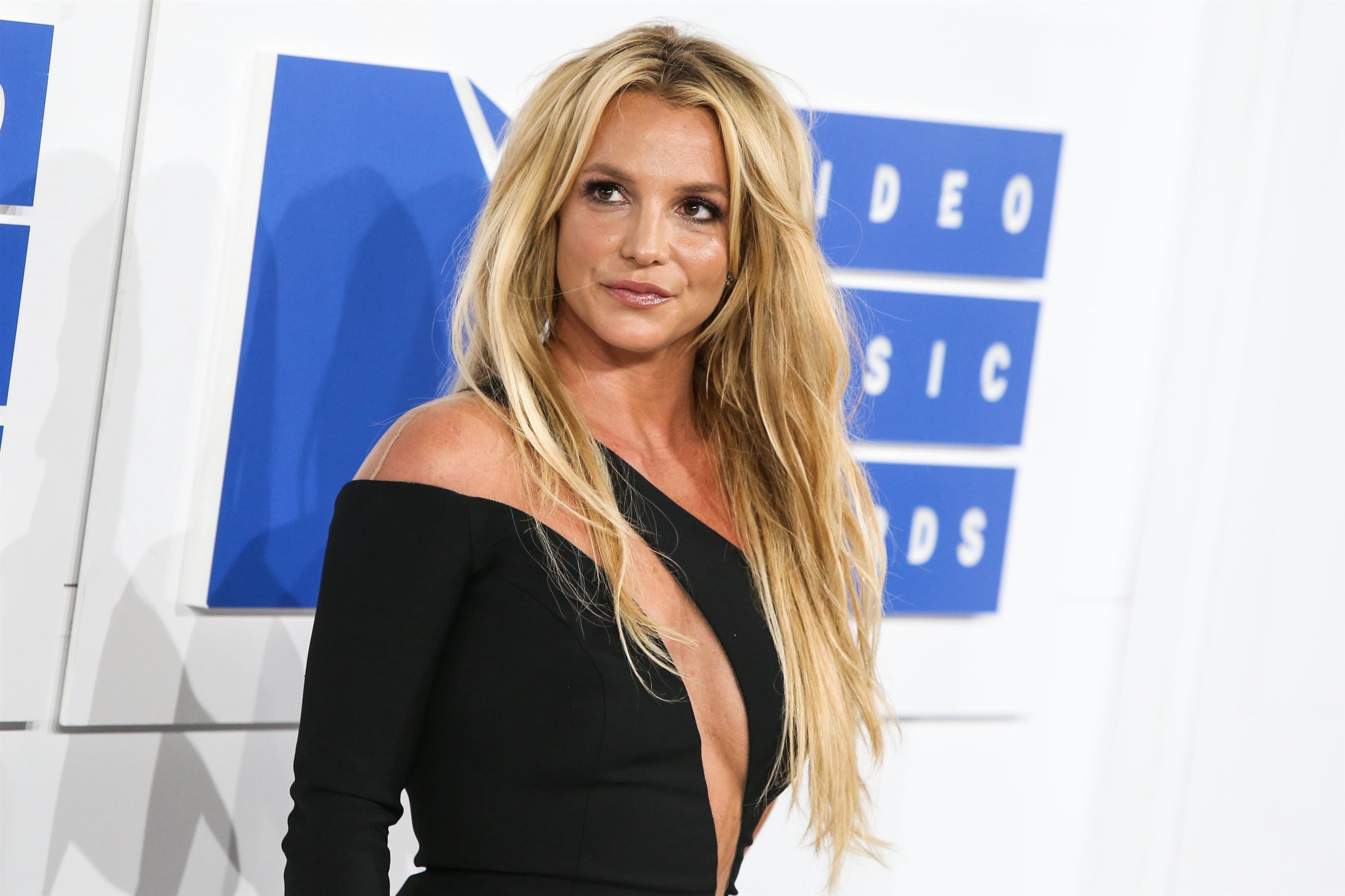 Britney Spears Almost Got A Boob Job: "It's Crazy Living In Los Angeles" Britney Spears Almost Got A Boob Job: "It's Crazy Living In Los Angeles"