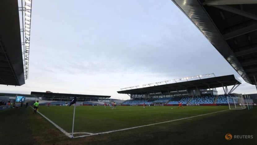 Manchester clubs win to keep up Chelsea chase in WSL Manchester clubs win to keep up Chelsea chase in WSL