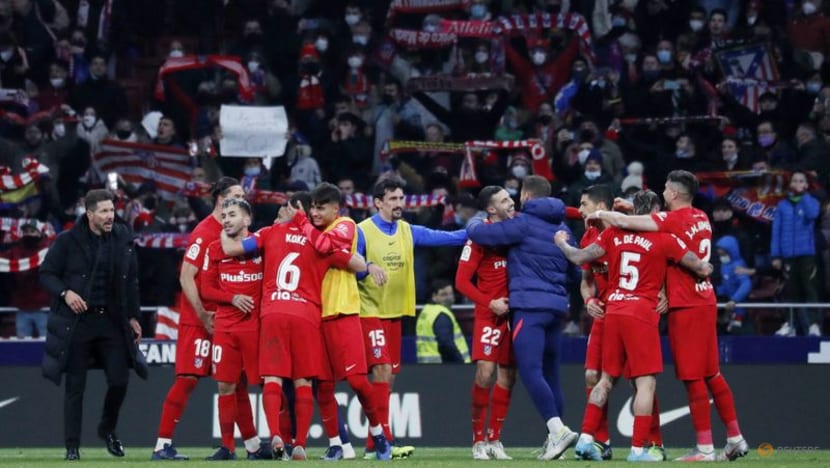 Atletico strike late to seal dramatic 3-2 win against Valencia Atletico strike late to seal dramatic 3-2 win against Valencia