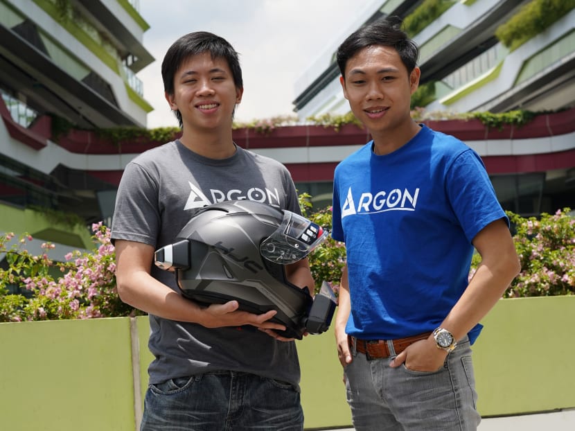 Whyre’s chief technological officer Dylan Tan (L) and chief business development officer Glen Ong with the Argon augmented reality device. Whyre’s chief technological officer Dylan Tan (L) and chief business development officer Glen Ong with the Argon augmented reality device.
