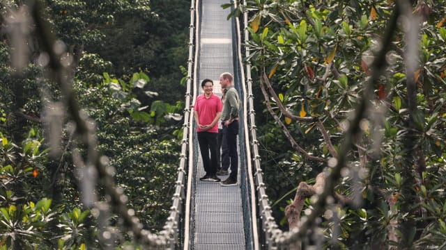 威廉王子同黄循财走访树顶吊桥 与大自然爱好者交流