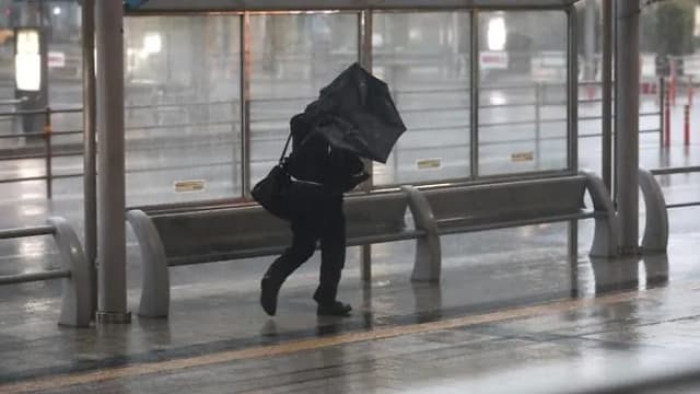 日本九州降雨量创纪录 部分地区发出紧急大雨预警 