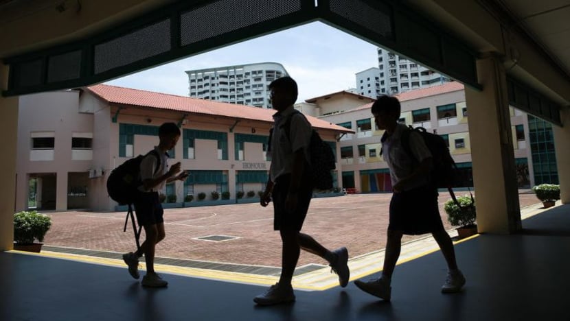 5 CDC kumpul S$660,000 bantu 12,000 pelajar kurang mampu; Grab S'pore hulur baucar makanan semasa 'circuit breaker' 5 CDC kumpul S$660,000 bantu 12,000 pelajar kurang mampu; Grab S'pore hulur baucar makanan semasa 'circuit breaker'
