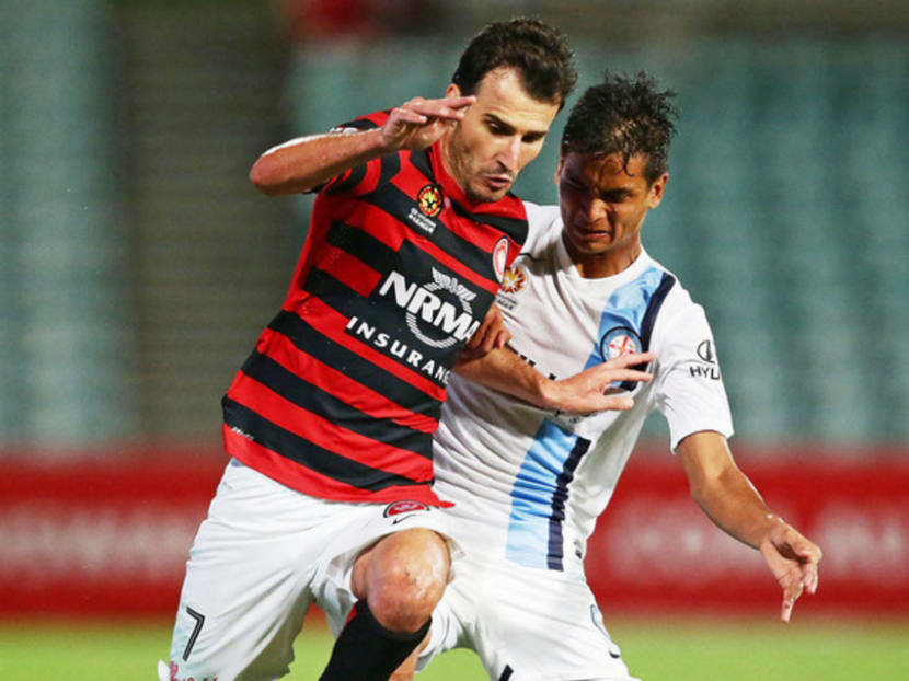 Labinot Haliti of the Wanderers is challenged by Safuwan Baharudin of Melbourne City during the round 21 A-League match between the Western Sydney Wanderers and Melbourne City FC at Pirtek Stadium on March 11, 2015 in Sydney, Australia. Photo: Getty Images