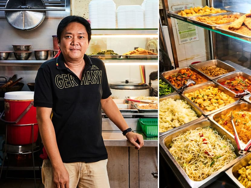 Chinatown Hawker Still Sells 2 Meat 1 Veg Cai Fan At $2.80, Keeps Prices Low For Elderly 