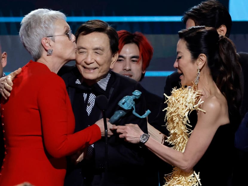 Jamie Lee Curtis says she had 'no idea' she kissed Michelle Yeoh at the SAG Awards