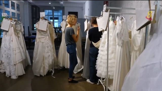 不少德国新娘捐婚纱 为乌克兰女性筹款