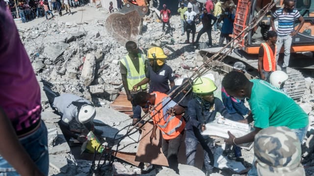 海地地震死者激增至1300人