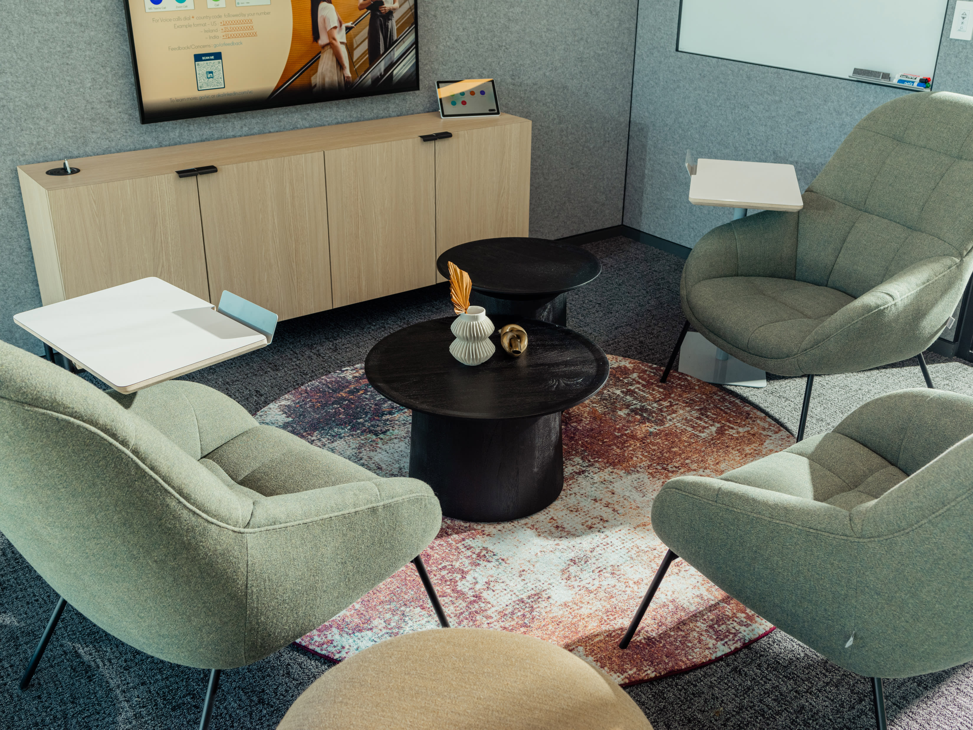 As workers return to the office, some companies have tried new tweaks to make spaces more welcoming and collaborative — even the little-loved conference room. As workers return to the office, some companies have tried new tweaks to make spaces more welcoming and collaborative — even the little-loved conference room.