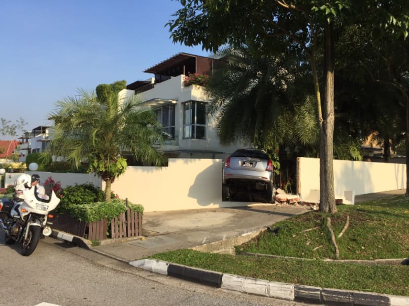Car ploughs into house at Chuan View