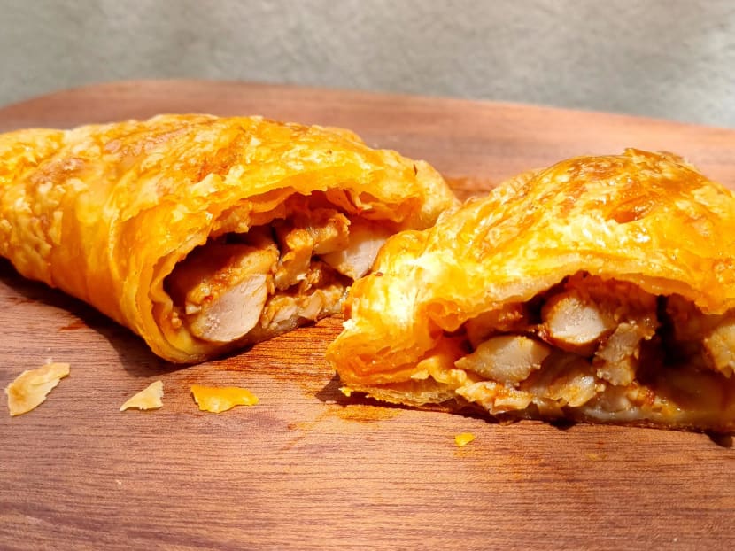 Hidden Gem Curry Puff Joint Sells Tasty Black Pepper Chicken Apple
