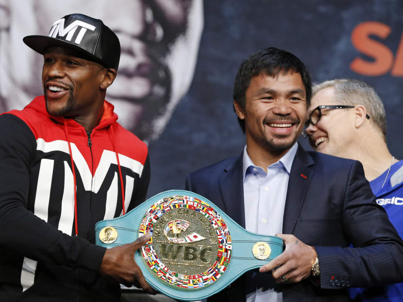Boxers Floyd Mayweather Jr, left, and Manny Pacquiao, right, pose with a World Boxing Council (WBC) belt during a press conference Wednesday, April 29, 2015, in Las Vegas. Photo: AP