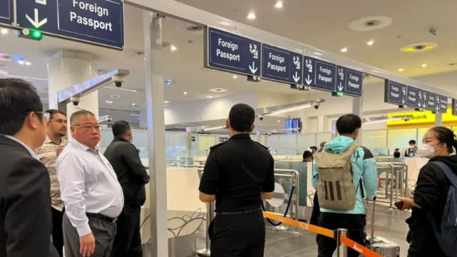 马国国际机场仅20个移民局柜台运作 马国部长促开所有柜台
