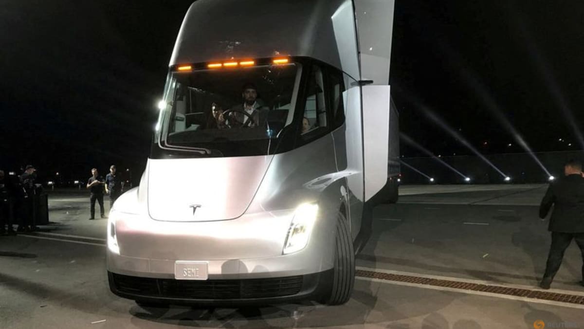 Automakers scramble to decode new US EV tax credits - Channel News Asia