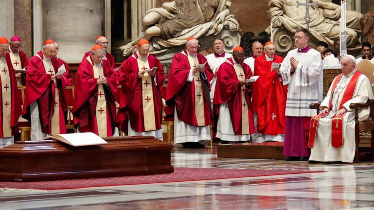 Memo rahasia George Pell membayangi pemakaman kardinal