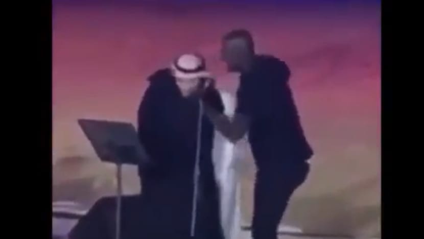 Wanita Saudi diberkas kerana peluk penyanyi lelaki