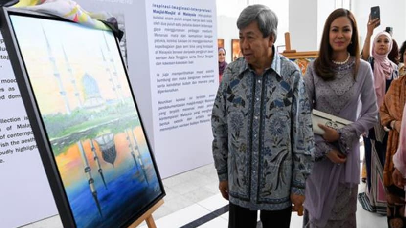 Sultan Selangor lancar pameran lukisan masjid di M'sia