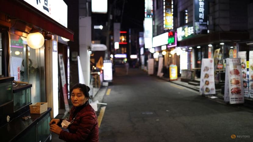 Businesses fret as South Korea reimposes COVID-19 curfews Businesses fret as South Korea reimposes COVID-19 curfews