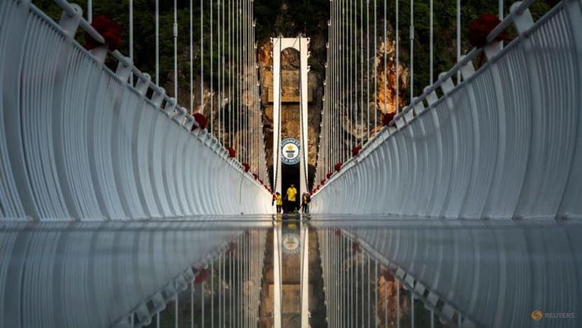 'Don't look down': Vietnam glass-bottomed bridge targets thrill-seekers 'Don't look down': Vietnam glass-bottomed bridge targets thrill-seekers