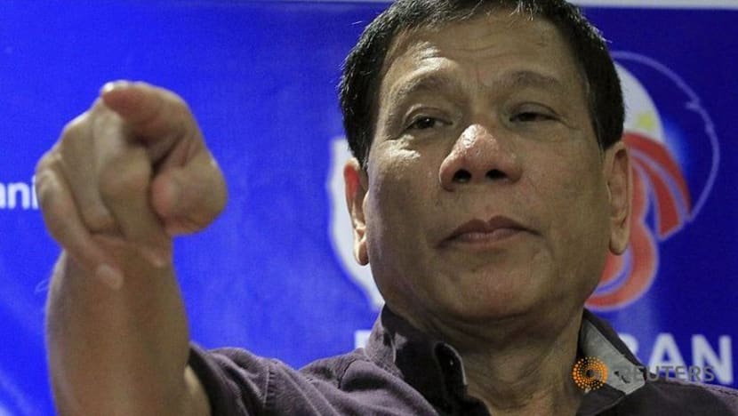 Saya ada dua isteri, "wajar dinaikkan gaji", kata Presiden Filipina Rodrigo Duterte